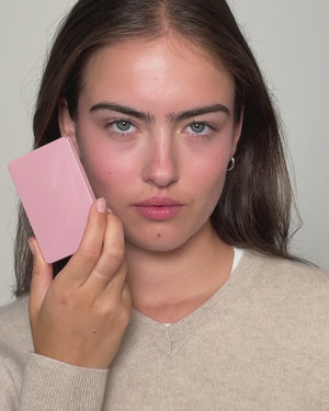 Video of model applying blush powder.